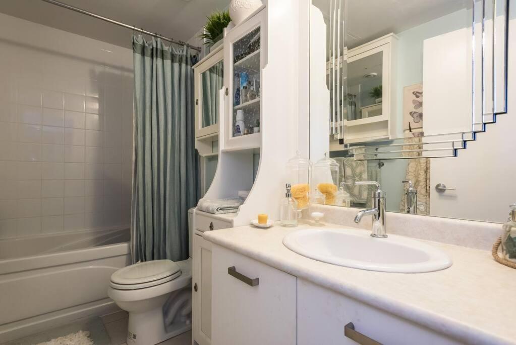 Stunning Condo With Fantastic View Of The City! Toronto Kültér fotó