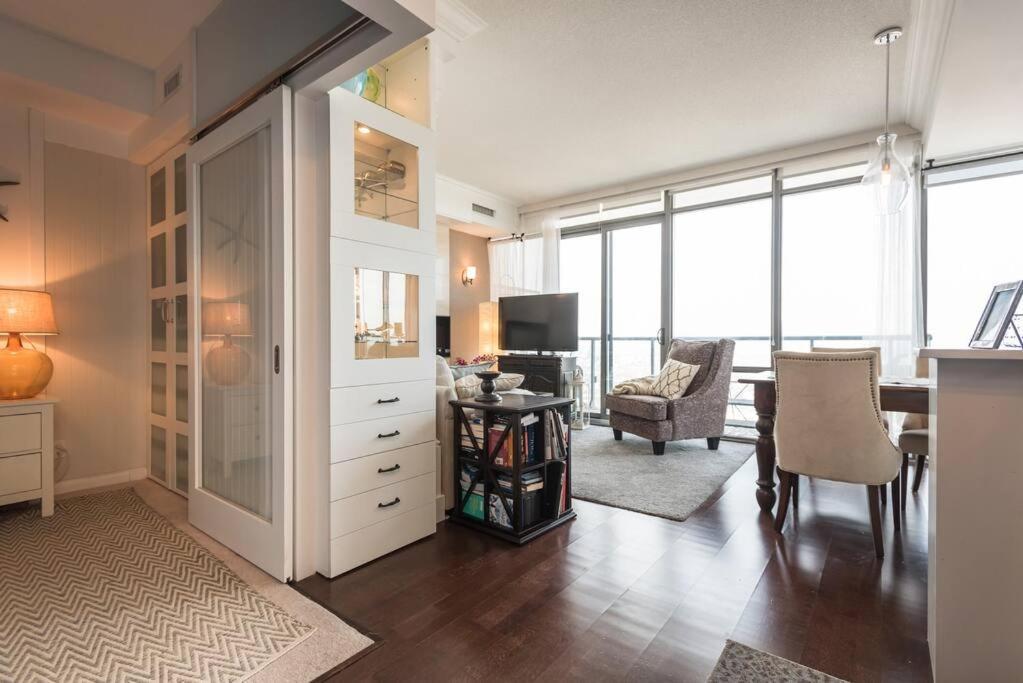Stunning Condo With Fantastic View Of The City! Toronto Kültér fotó