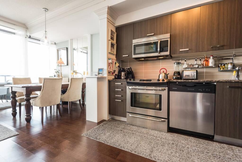 Stunning Condo With Fantastic View Of The City! Toronto Kültér fotó