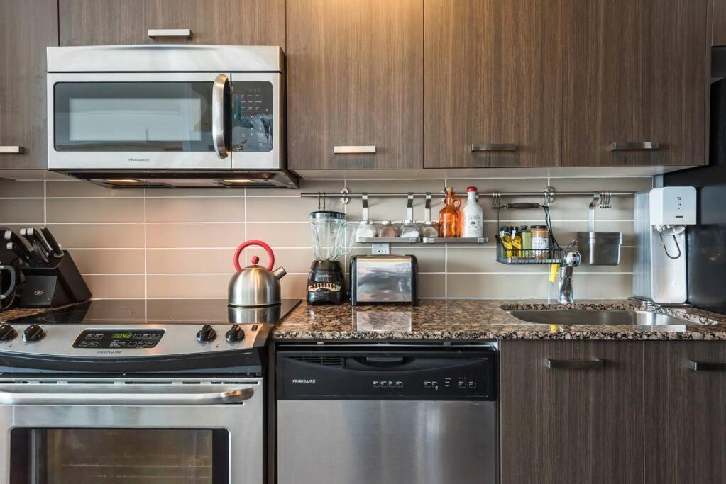 Stunning Condo With Fantastic View Of The City! Toronto Kültér fotó